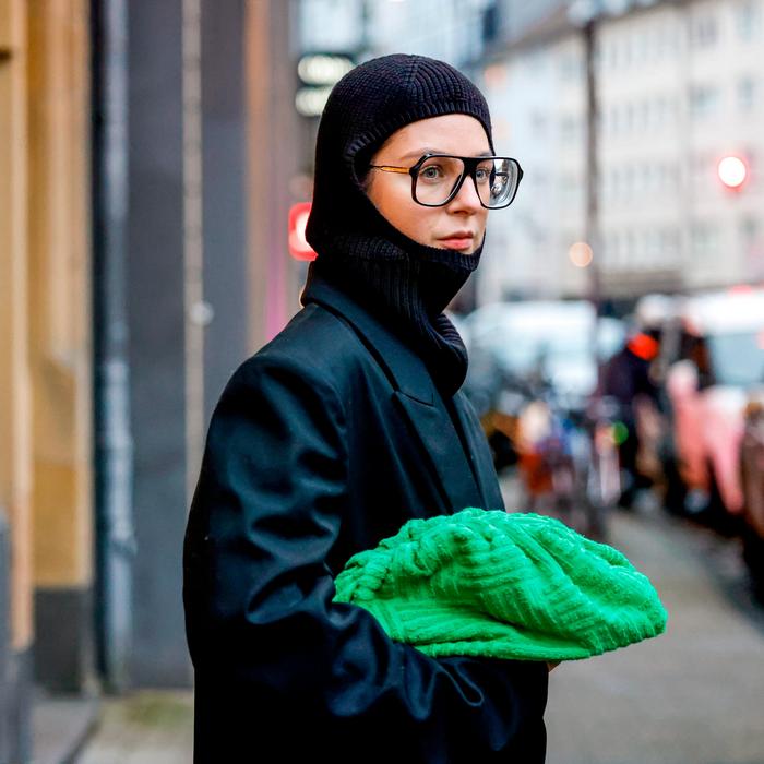 Четыре самых модных шарфов 2022 года: как красиво утеплиться зимой