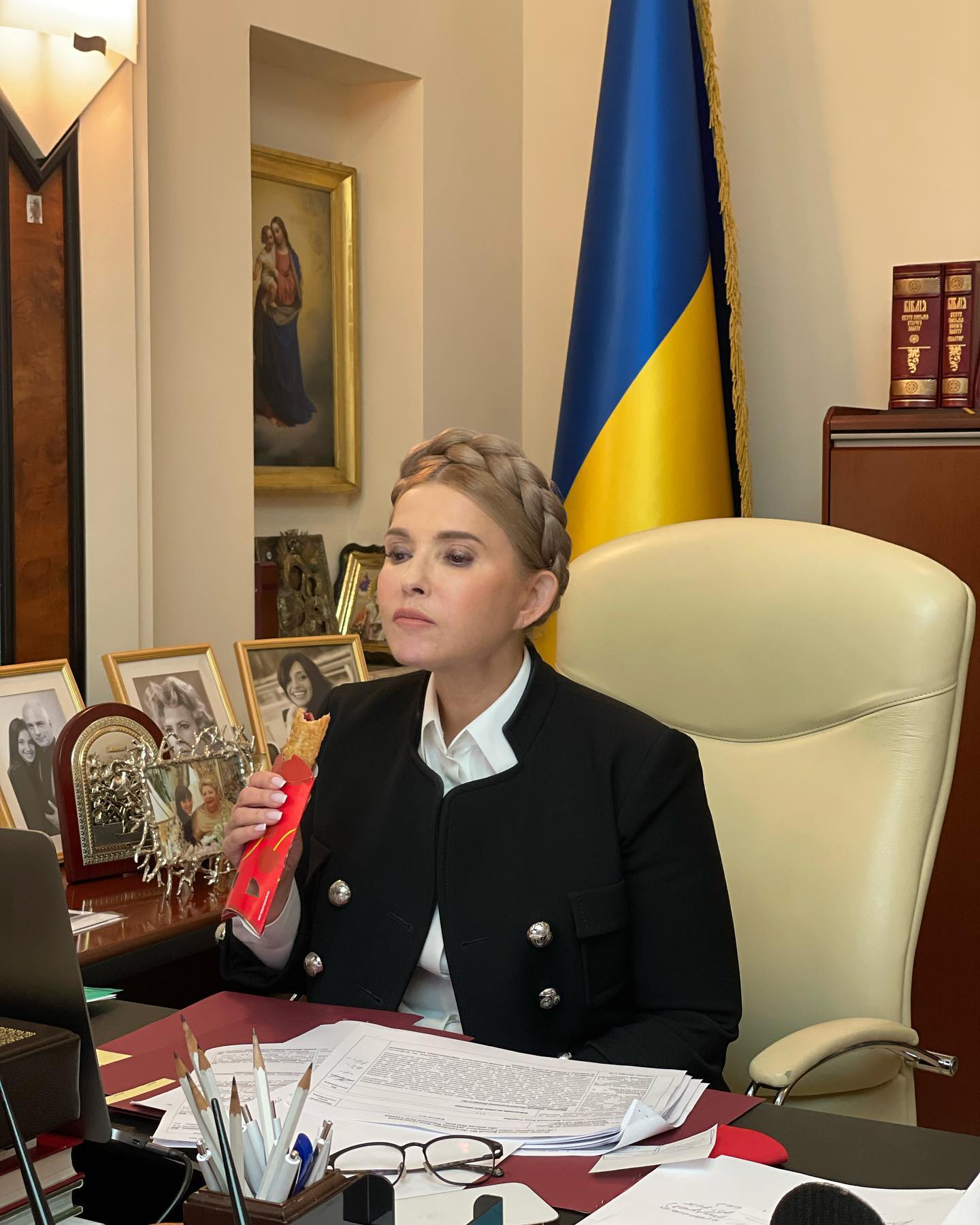 “Пиріжок з вишнями“: Юлія Тимошенко похвалилася вечерею із McDonald's - рідкісне фото депутата