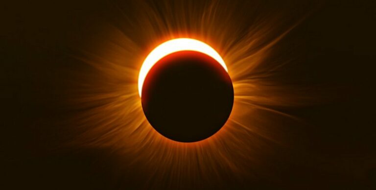 Сонячне затемнення в жовтні: що не можна робити цього дня, щоб не викликати лиха - today.ua