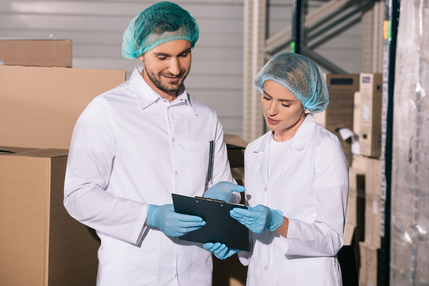 Украинцам стало легче найти работу за границей: что изменилось для беженцев в Европе - today.ua