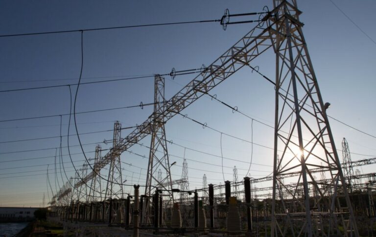 Екстрені відключення електроенергії: які області України знову залишилися без світла після ракетної атаки РФ - today.ua