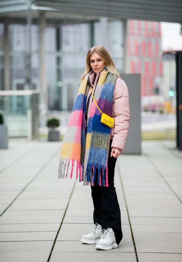 Четыре самых модных шарфов 2022 года: как красиво утеплиться зимой