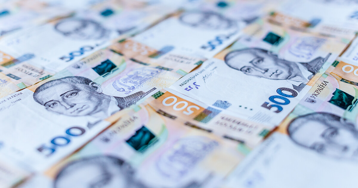 Гривна, доллар или евро: украинцам назвали валюту, в которой безопаснее хранить свои сбережения