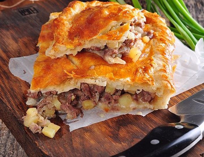 М'ясний пиріг по-кримськотатарськи: рецепт ідеальної ситної страви з фаршем для всієї родини