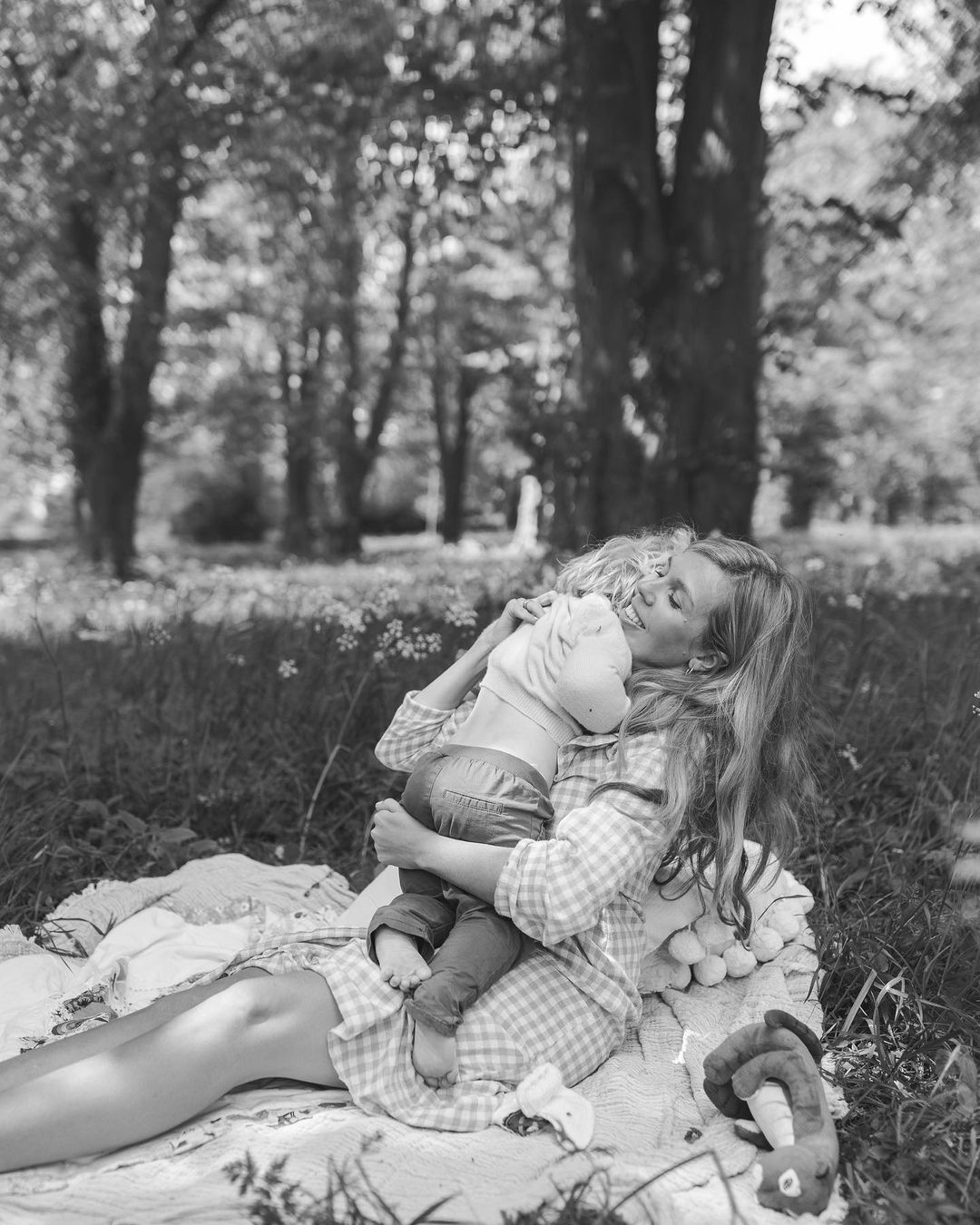 Жена Бориса Джонсона показала редкие фото с двумя детьми – очаровательные крошки