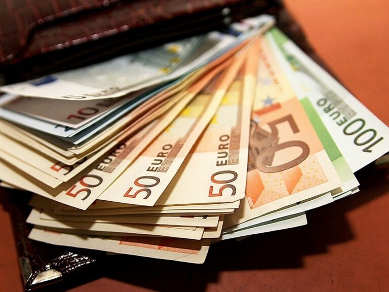 Стали відомі країни, де ще можливий обмін гривні на місцеву валюту - today.ua