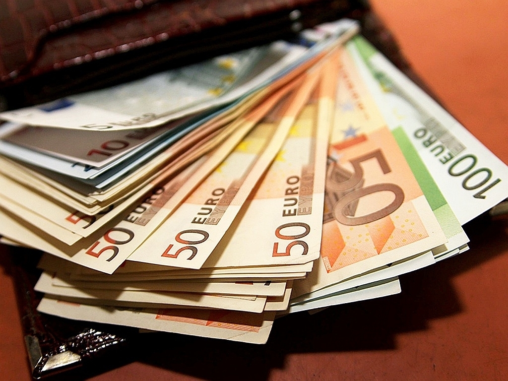 Від 4000 євро: названо зарплати вчителів у країнах Європи