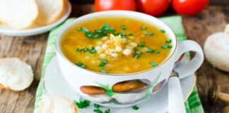 Ароматний квасоляний суп на м'ясному бульйоні: рецепт ситної страви на обід - today.ua