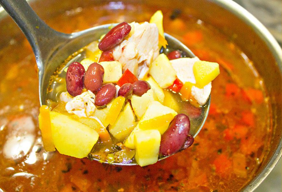 Ароматный фасолевый суп на мясном бульоне: рецепт сытного блюда на обед