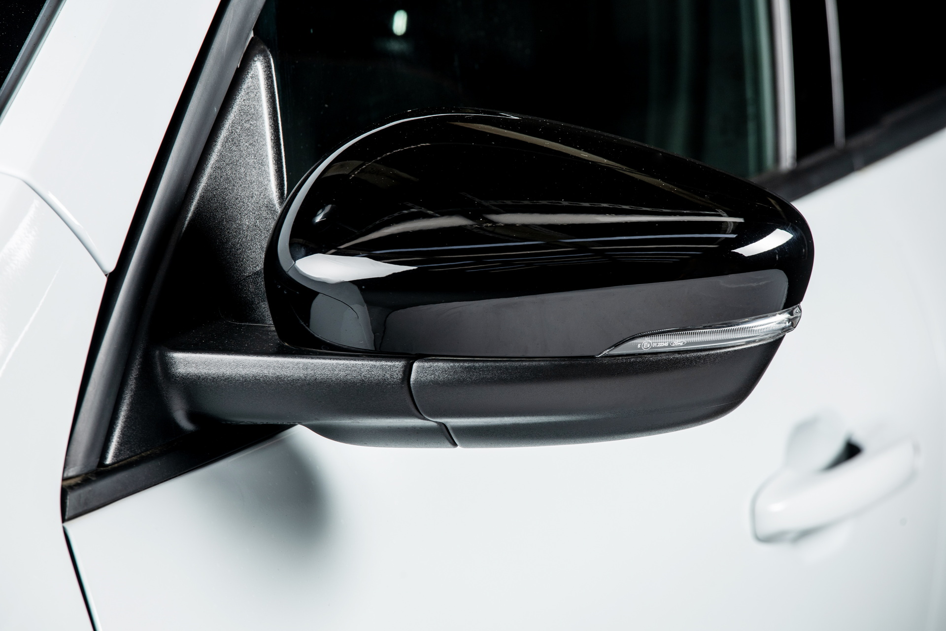 В Европе появился специальный Ford Kuga В Европе появился специальный Ford Kuga - today.ua