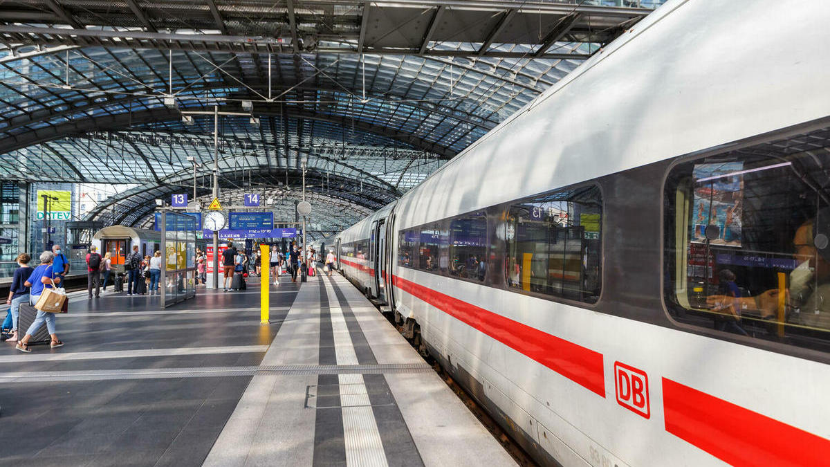 В Германии утвердили новый “дешевый“ проездной для метро, автобусов и поездов: сколько стоит билет на месяц
