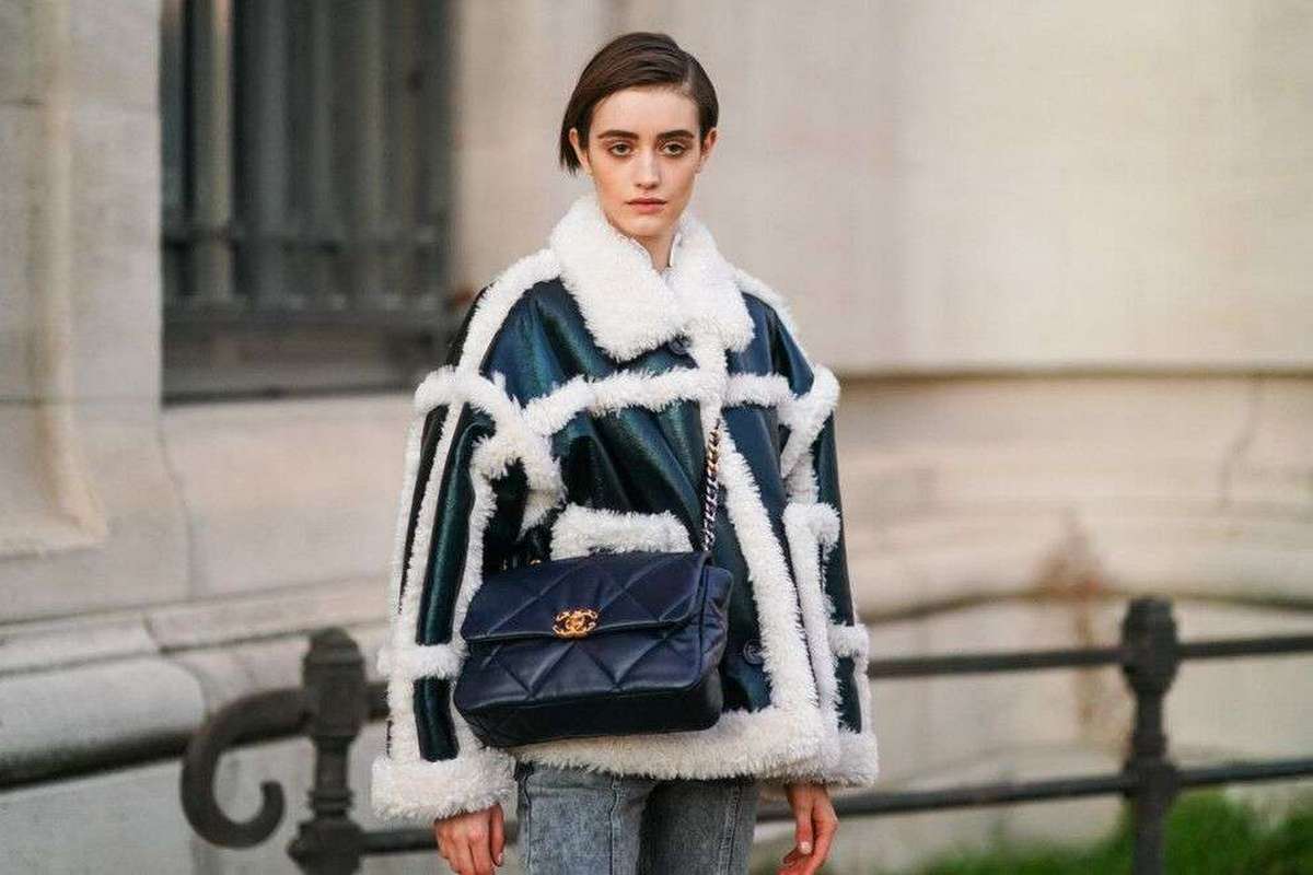 Стильні та універсальні: названі три наймодніші дублянки 2022 року - today.ua