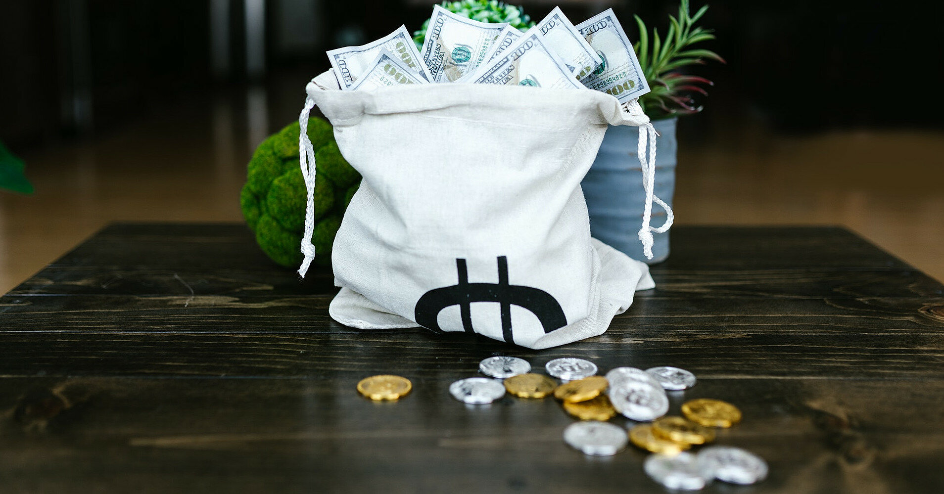 Украинцам посоветовали, в какую валюту следует как можно скорее перевести сбережения - today.ua