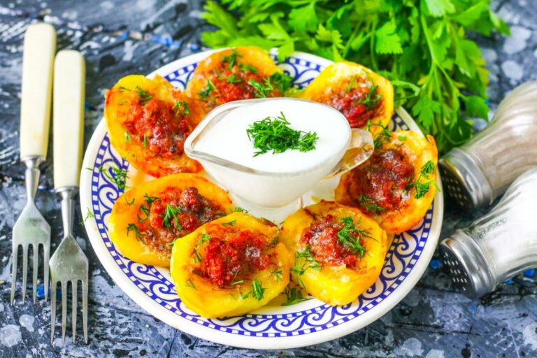 Запеченный картофель по-гречески: рецепт вкусного блюда из доступных ингредиентов  - today.ua