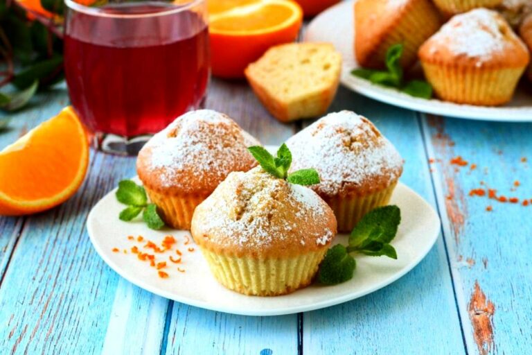Кексы на завтрак: быстрый рецепт ароматного и сочного десерта к чаю или кофе - today.ua