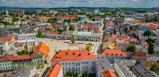 Безкоштовне житло для українців у Польщі: ще одне місто виділить квартири біженцям із дітьми - today.ua