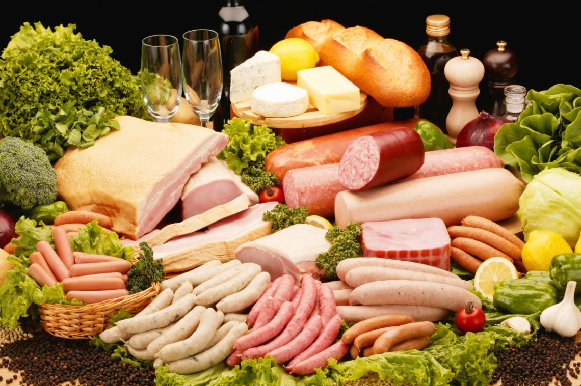 Українці дізнаються про якість ковбаси і сосисок те, чого не мали знати: ухвалено новий закон
