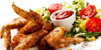 Куриные крылышки в кисло-сладком соусе: рецепт хрустящего и сочного мяса на ужин - today.ua