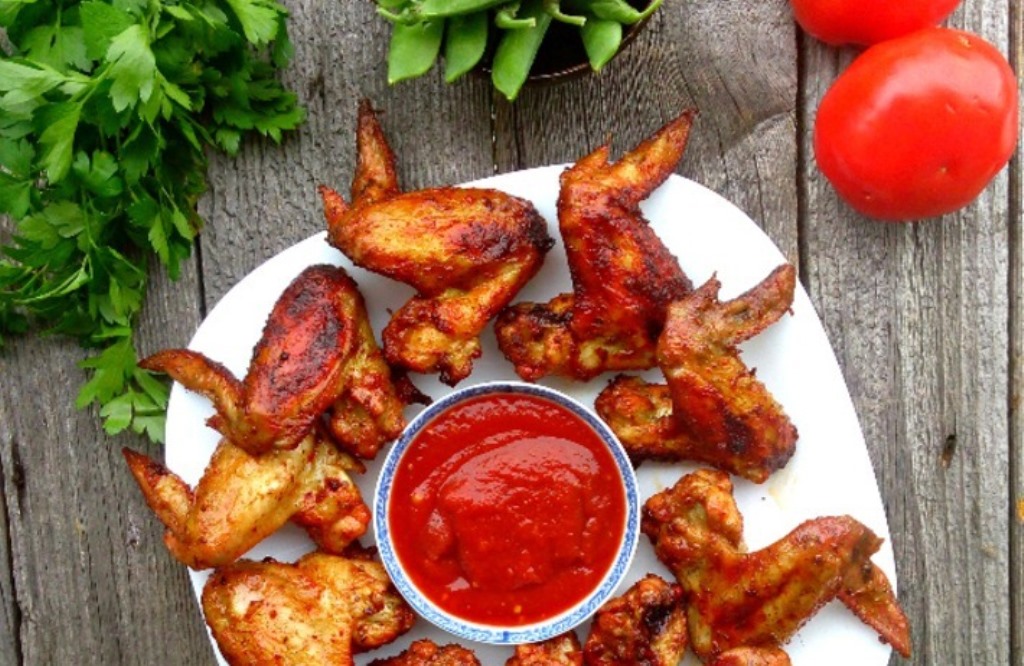 Куриные крылышки в кисло-сладком соусе: рецепт хрустящего и сочного мяса на ужин