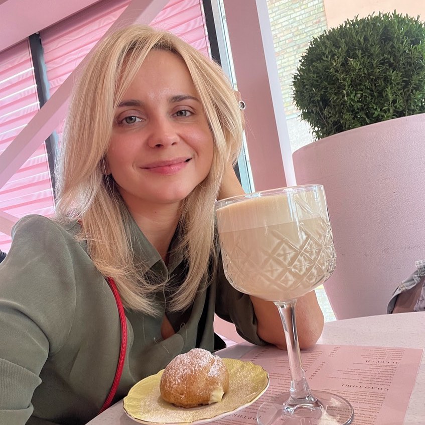 Більше не блондинка: Лілія Ребрик похвалилася новою зачіскою