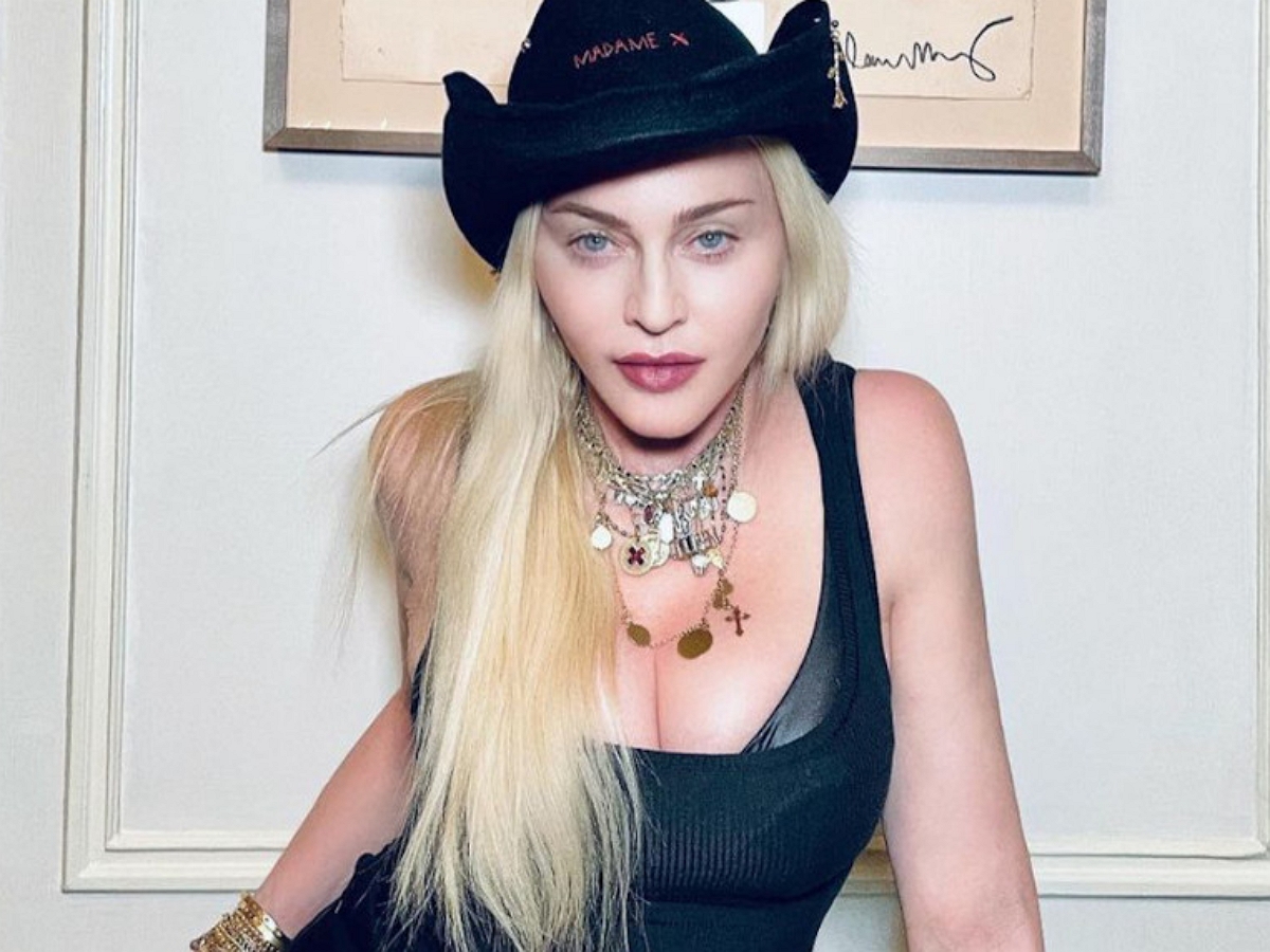 У шкіряному корсеті та панчохах: 64-річна Мадонна в епатажному образі показала свої принади крупним планом - today.ua