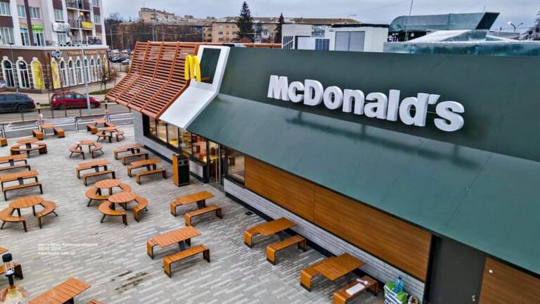 McDonald's відкрив ще 5 ресторанів у Києві після масивної ракетної атаки: як працюють заклади - today.ua
