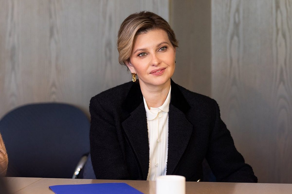 Олена Зеленська показала, як стильно носити трендовий твідовий піджак восени 2022 - today.ua