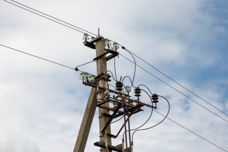 Електроенергія по черзі: в Укренерго назвали проблемні області та графіки відключень - today.ua