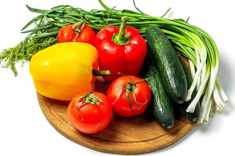 В Україні подорожчали помідори, огірки, перець та зелень: скільки продукти коштують у супермаркетах - today.ua