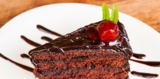 Шоколадный пирог на сковороде: как приготовить десерт на скорую руку  - today.ua