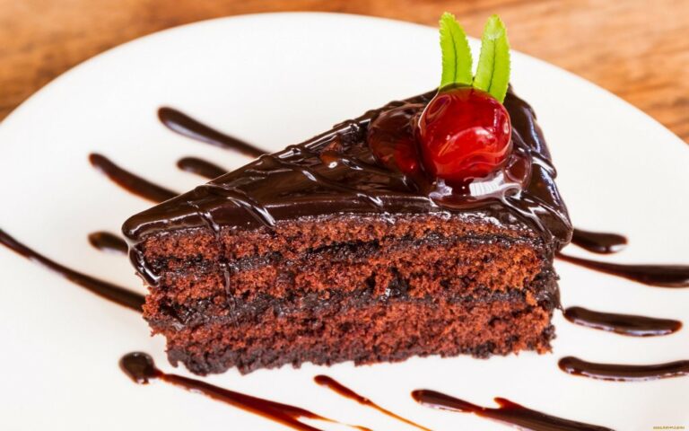 Шоколадний пиріг на сковороді: як приготувати десерт нашвидкуруч  - today.ua