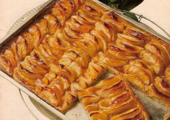 Шарлотка без сахара – вкусный рецепт яблочного пирога с шоколадом на слоеном тесте