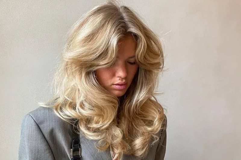 Наймодніша стрижка осени - Midi Flick: краща зачіска для тонкого волосся 