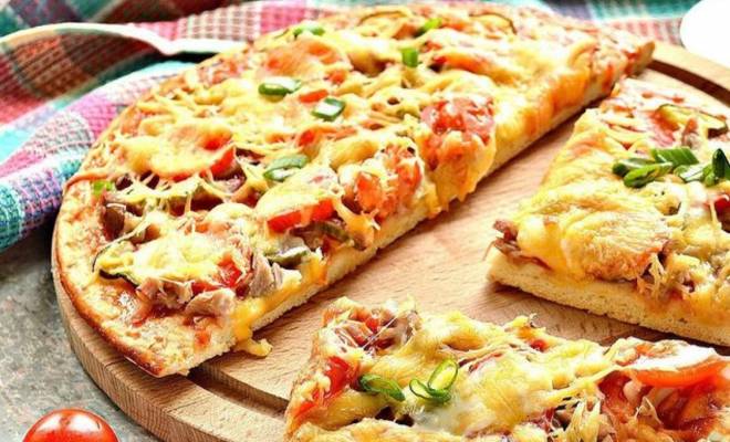 Піца-п'ятихвилинка на сковороді: смачна кулінарна фантазія з того, що знайшлося в холодильнику