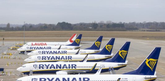 Лоукостер Ryanair розпродає дешеві квитки з Польщі: куди можна полетіти восени за 8 євро - today.ua