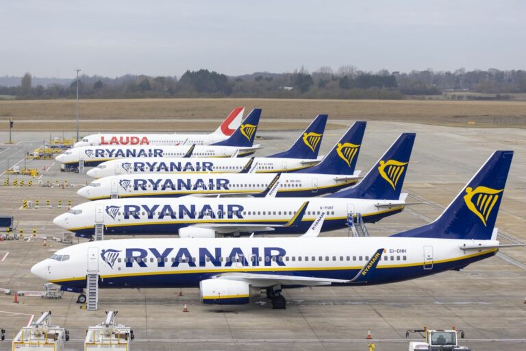 Лоукостер Ryanair розпродає дешеві квитки з Польщі: куди можна полетіти восени за 8 євро - today.ua