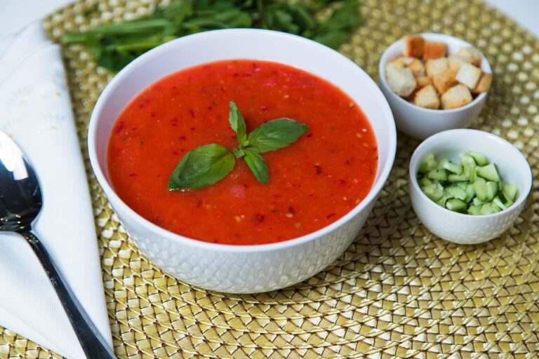 Томатный крем-суп с ароматными гренками: рецепт приготовления изысканного обеда за 30 минут - today.ua