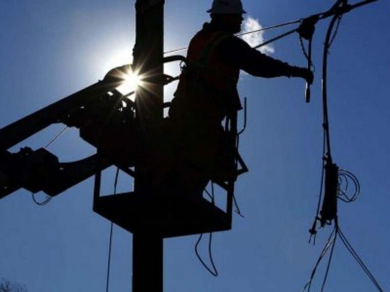 Отключения электроэнергии по всей Украине: кого оставят без света в первую очередь - today.ua