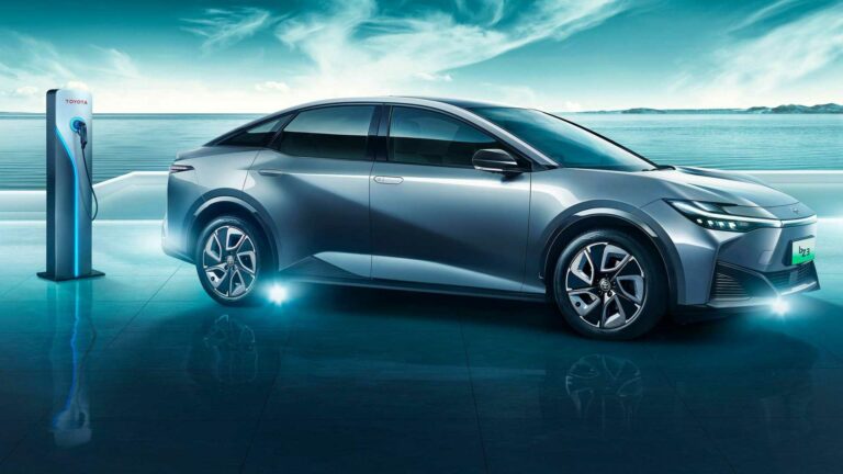 Toyota представила новый электрический седан - today.ua