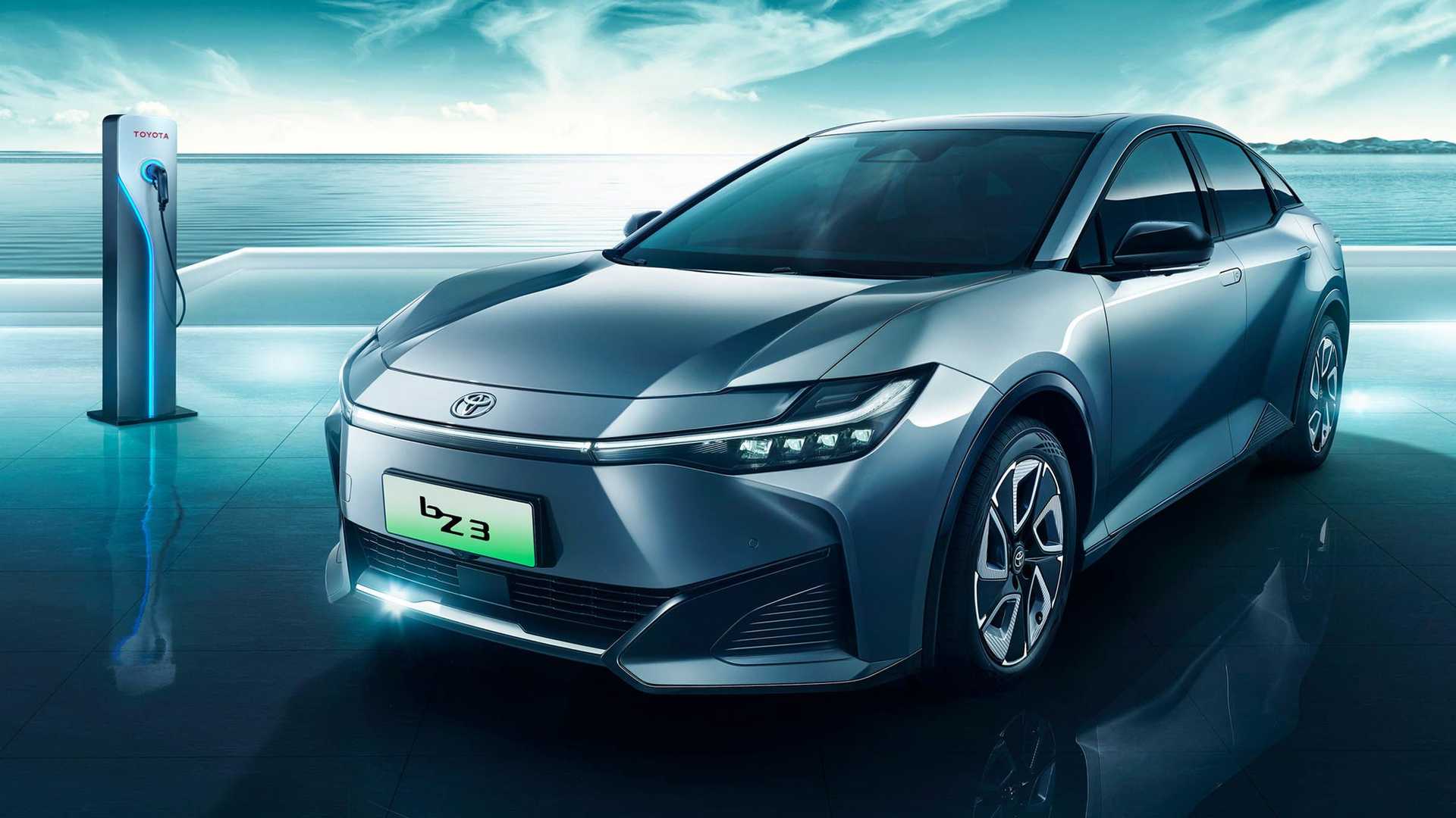 Toyota представила новый электрический седан