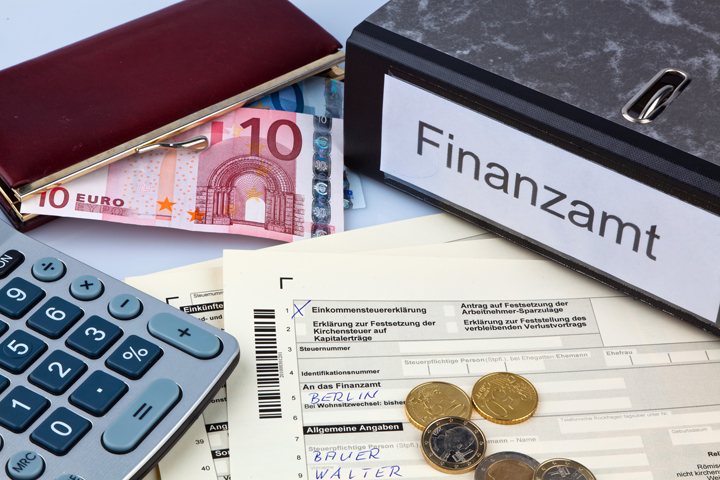 Налоги в Европе: сколько должны платить официально трудоустроенные украинцы в Польше, Германии, Италии и Испании