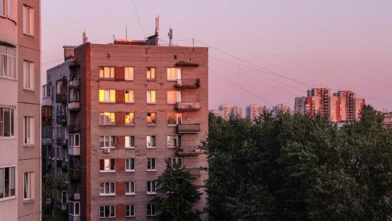 В Україні вдвічі подешевшало вторинне житло: за скільки можна купити квартиру у великих містах - today.ua