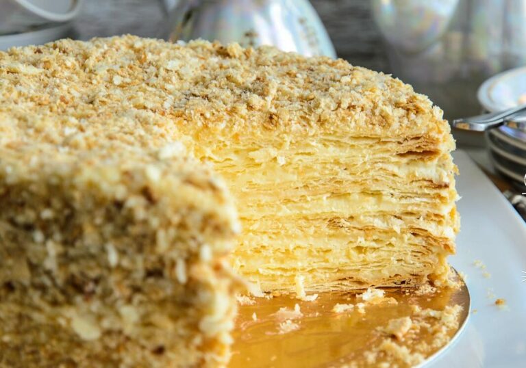 Торт Наполеон с яблочной прослойкой - рецепт Бабушки Эммы