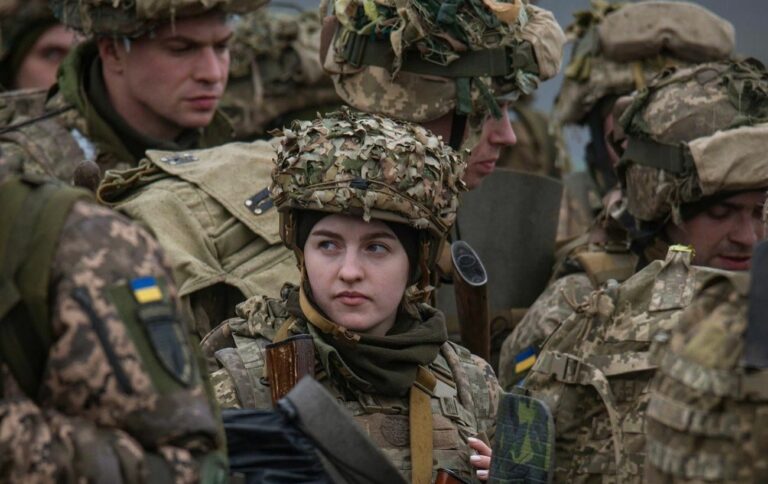 Мобилизация женщин переносится: как будут определять, кому становиться на учет во время военного положения - today.ua