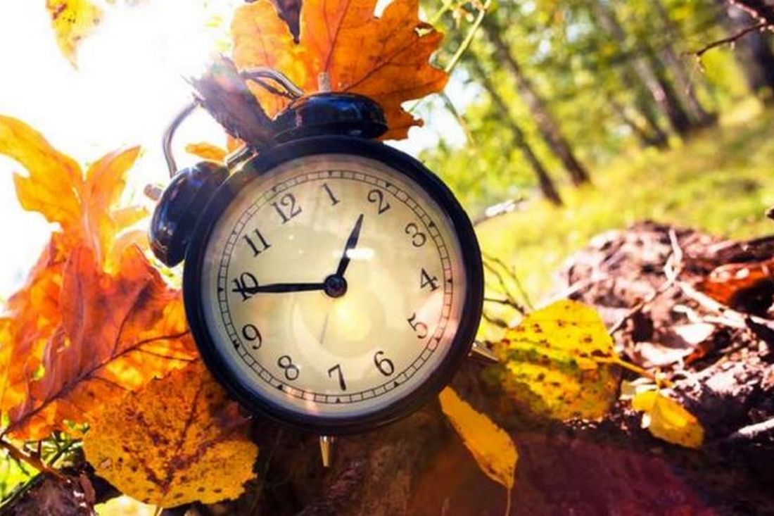 Цієї ночі Україна перейде на зимовий час: не забудьте звечора перевести стрілки