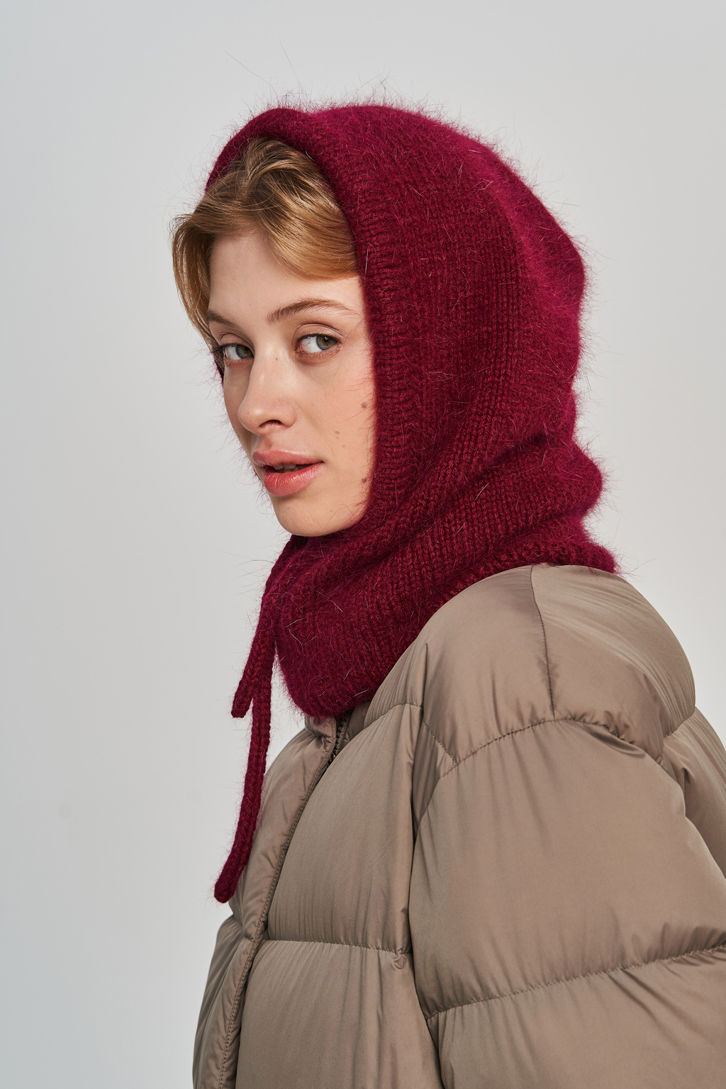 Заменяет шарф и шапку: Злата Огневич показала самый модный головной убор этой зимы