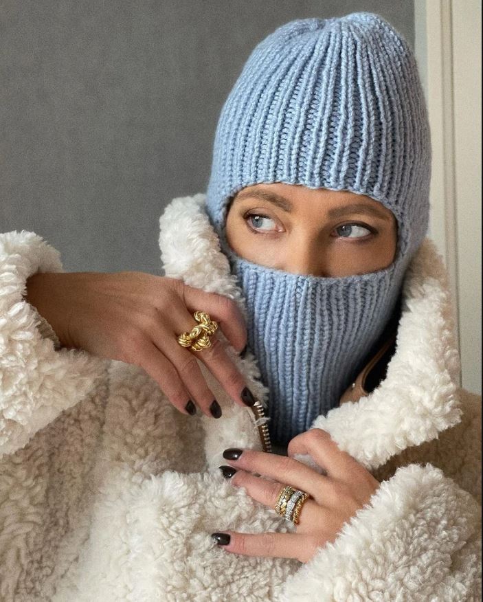 Названы пять шапок, которые вышли из моды и дешевят даже самый стильный образ - today.ua