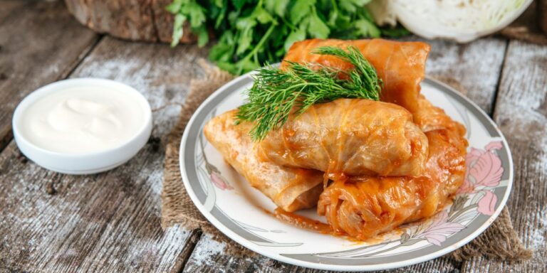 Постные голубцы без мяса: рецепт любимого блюда с картофелем - today.ua