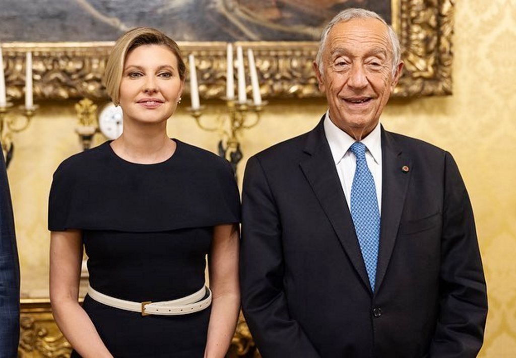 В облягаючій чорній сукні та з сережками у вигляді квітів: Олена Зеленська вразила президента Португалії