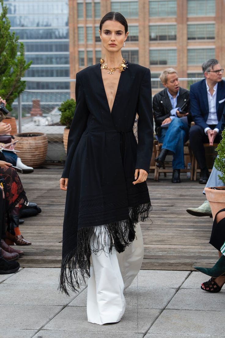 Сукня зі штанами: дочка Моніки Беллуччі показала найстильніший образ 2022 року